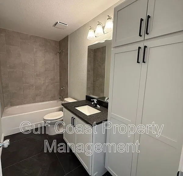 3294 W Price Blvd — Photo 26