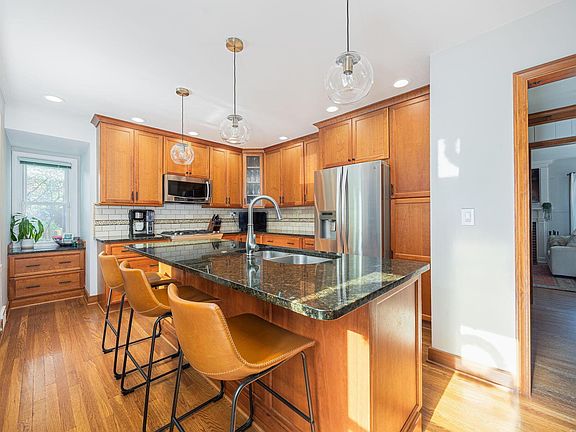 5th image of 121 Hiawatha Ave