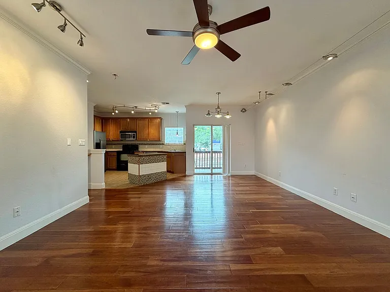 1402 Parker Ln #8 — Photo 7