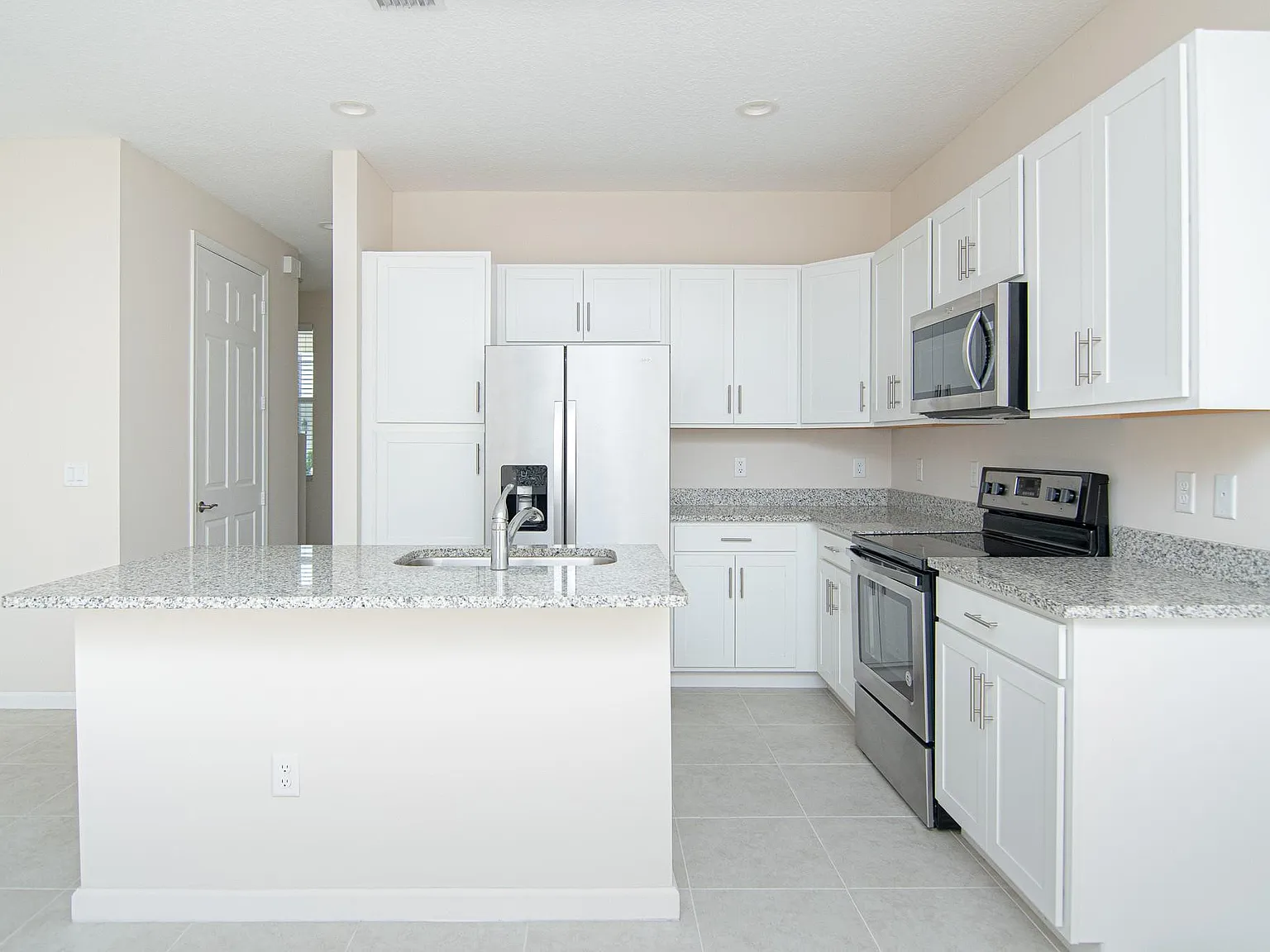 3 bed, 2.5 bath, 1596 sqft, $3,250 — Photo 2