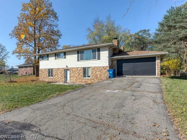 9924 Burgess Ct, White Lake, MI 48386