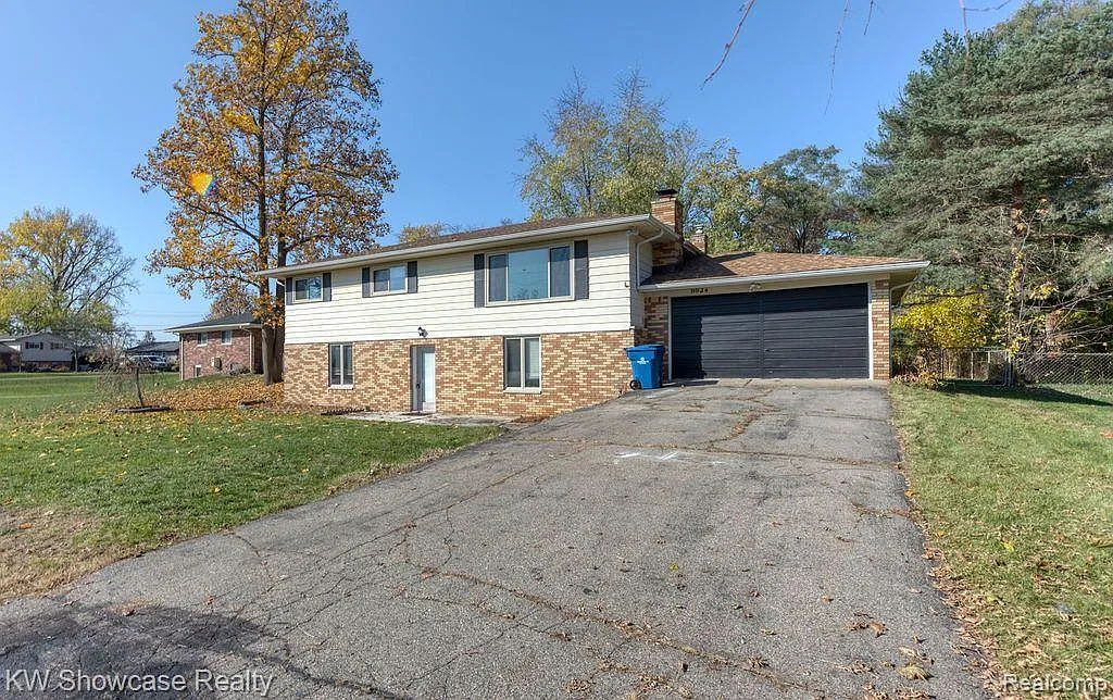 9924 Burgess Ct photo 1