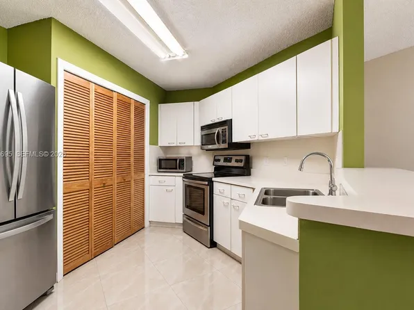 6276 NW 186th St APT 305, Hialeah, FL 33015