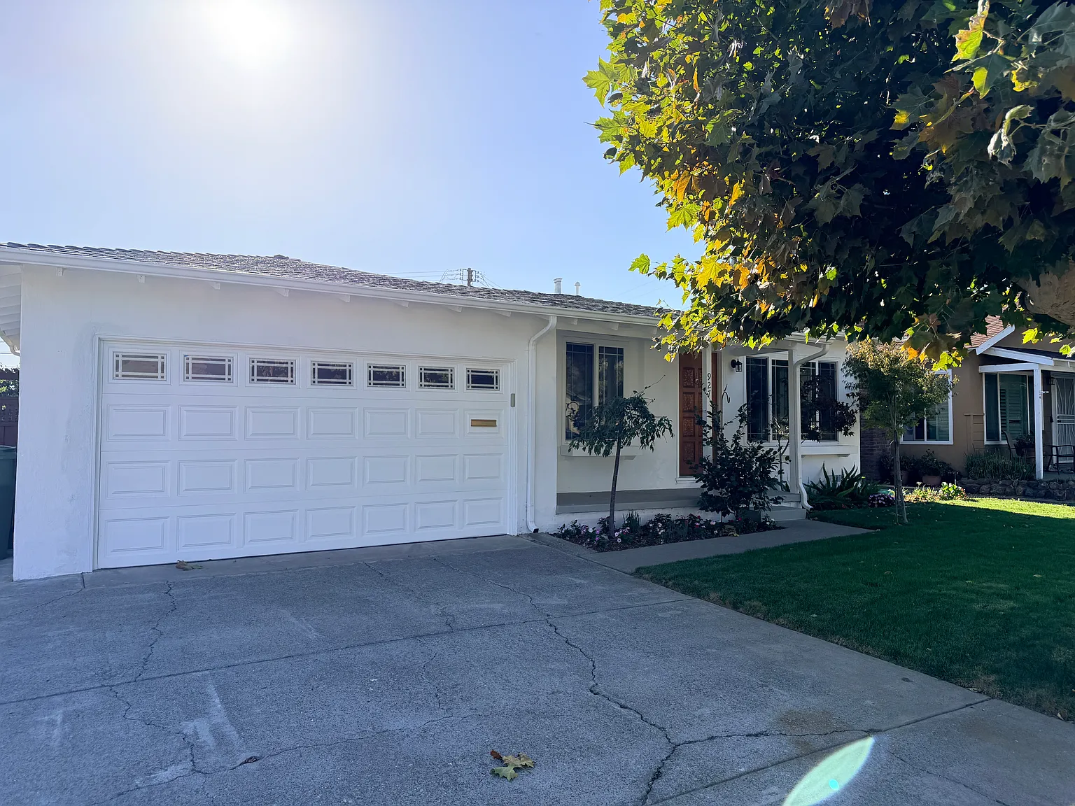 3 bed, 1075 sqft, $4,750 — Photo 2