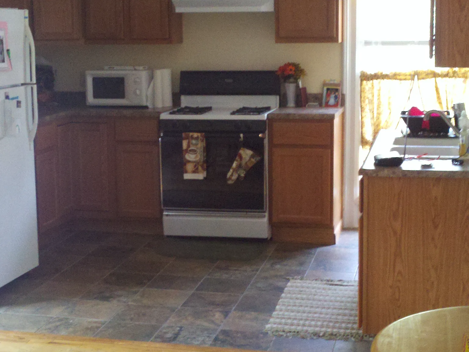 2 bed, 900 sqft, $750 — Photo 3