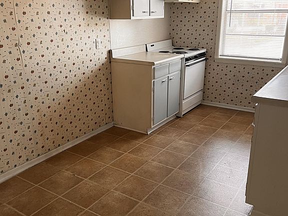 3rd image of 6758-6760 Prutzman St #25