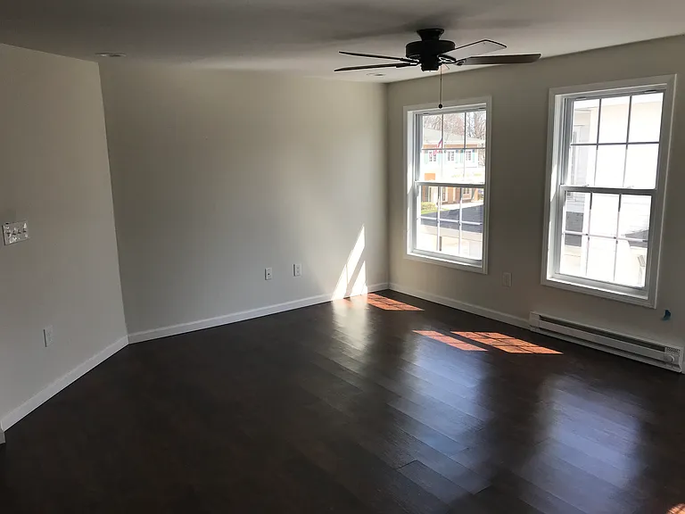 502 E Broadway St — Photo 18