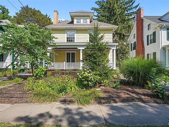 4th image of 631 Allen St