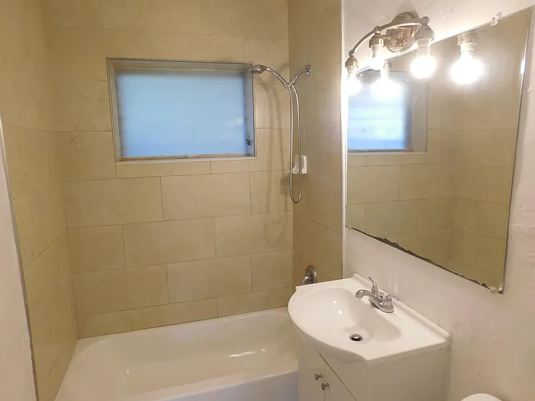 435 NW 30th Ave — Photo 18