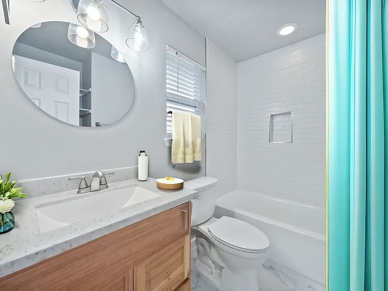 4612 Bennett Avenue — Photo 3