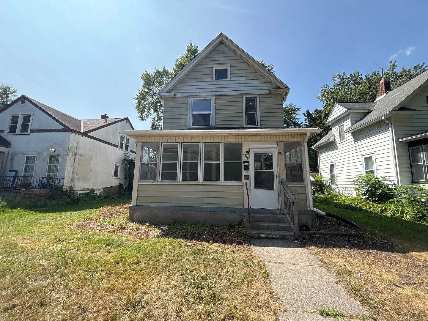 Beautiful 4 Bedroom 2 Bathroom House in North Minneapolis — Photo 1