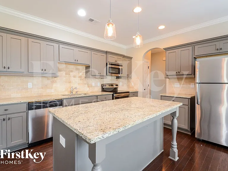 4894 Mountain Gap Dr — Photo 6