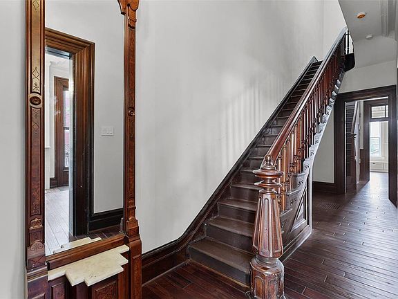 5th image of 1827 Kennett Pl