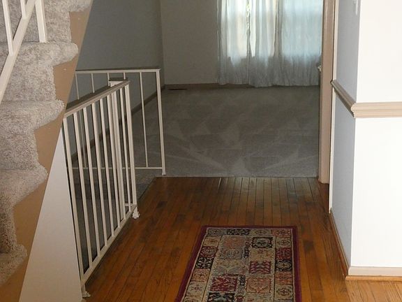 Entrance foyer leading to Living Room