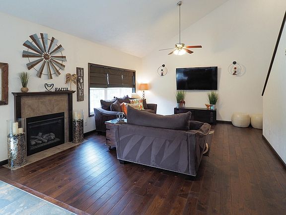 6133 Red Maple Rd-104