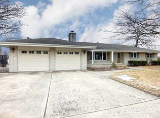 6700 W Highland Dr, Palos Heights, IL 60463