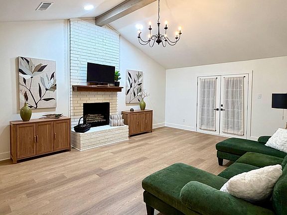 Vaulted ceiling & fireplace