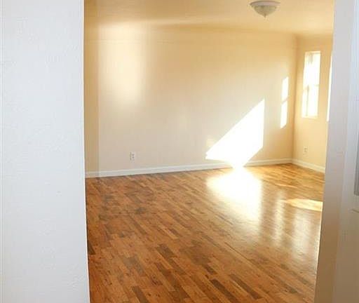 4th image of 1235 Queen Ave SE