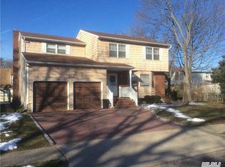 1806 Duke St, Bellmore, NY 11710