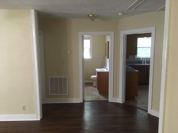 3rd image of 710 Woodmont Blvd