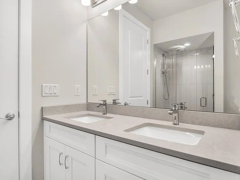 12976 Pembroke Dr — Photo 22