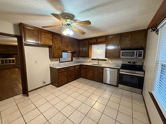 5th image of 9128 S Maplewood Ave