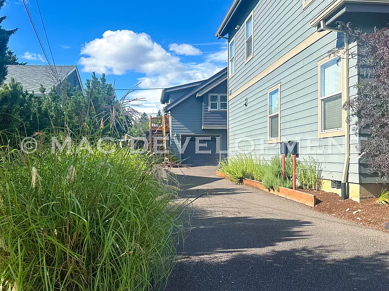 9105 NE Sacramento St #A — Photo 3