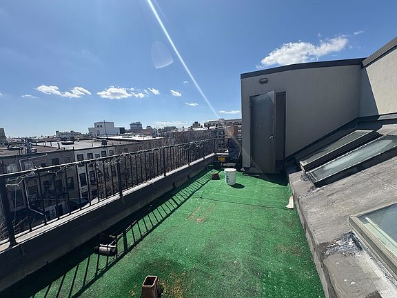 2nd image of 320 Melrose St #4B