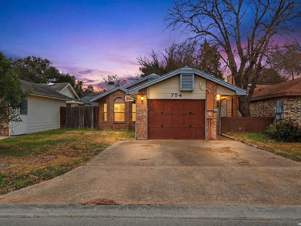 1st image of 754 Briarbend Dr