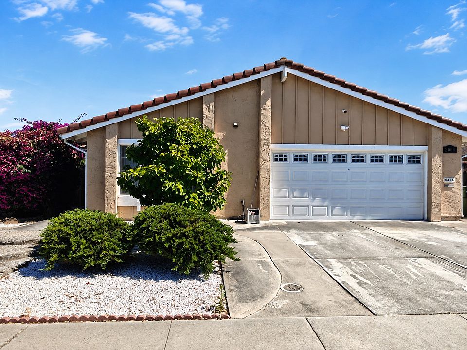 1st image of 2086 Fairway Glen Dr