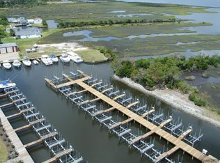 245 Bayview Dr #64, Harkers Island, NC 28531