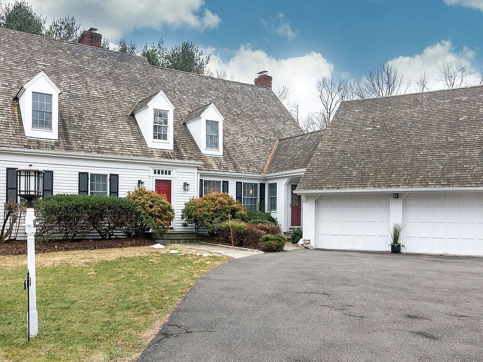 Ruzow exterior from distance (2).jpg