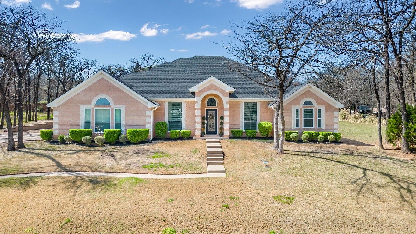 112 Meadow Oaks Dr, Burleson, TX 76028 | MLS #20555627 | Zillow