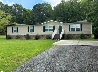212 Robinwood Cir, Starr, SC 29684
