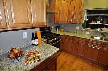 5th image of 466 Giannini Dr