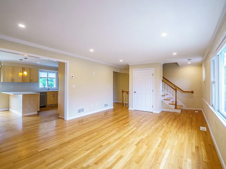 300 Adams St — Photo 15