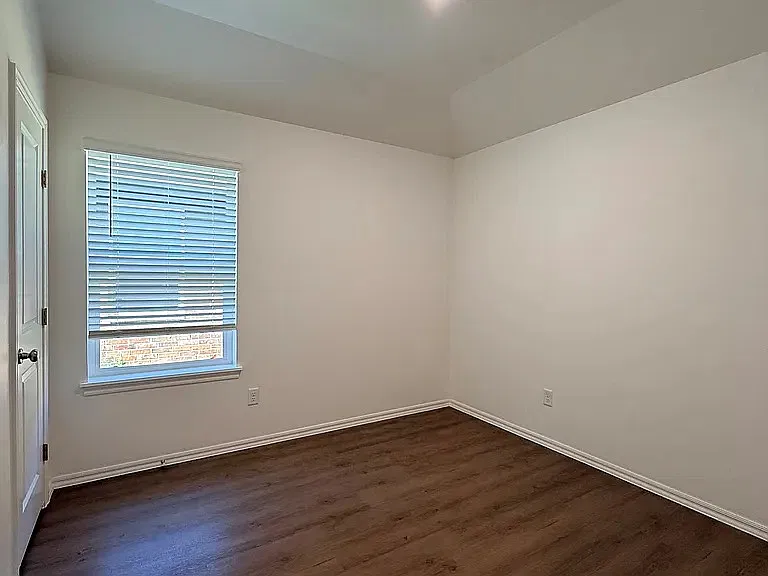 3 bed, 1200 sqft, $1,595 — Photo 3
