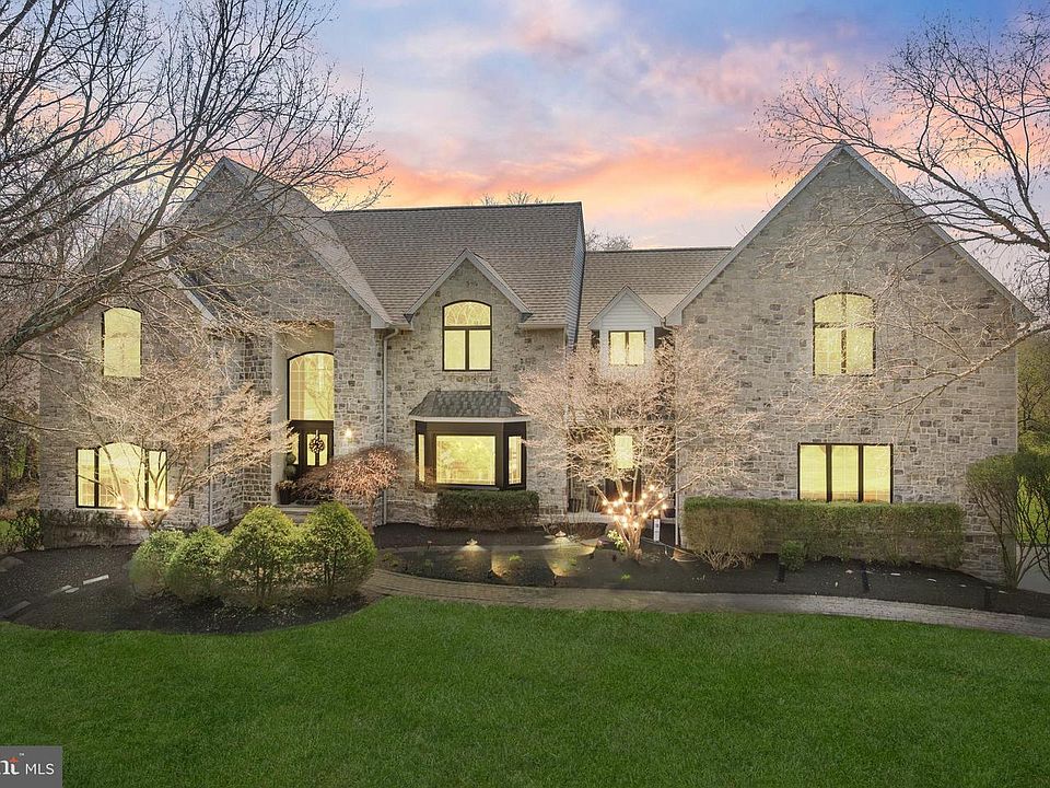 1st image of 25 Carsdale Dr