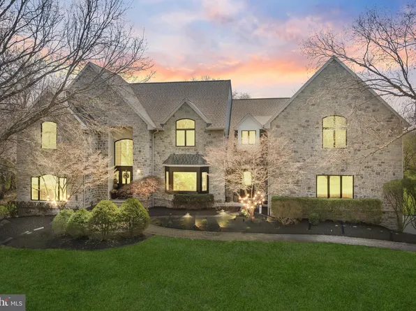 25 Carsdale Dr, Belle Mead, NJ 08502