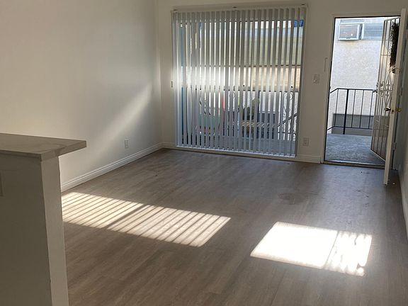 2nd image of 230 Bay St #11