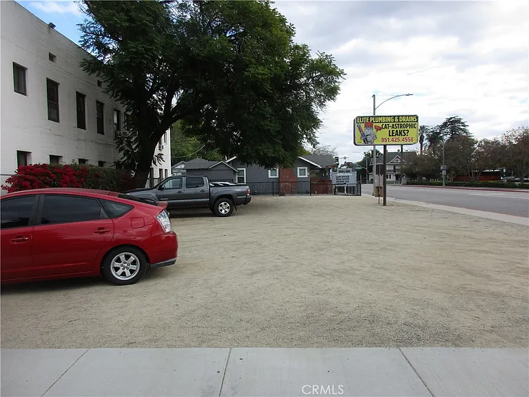 3260 Main St — Photo 3