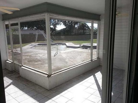 3rd image of 5 Winterset Dr