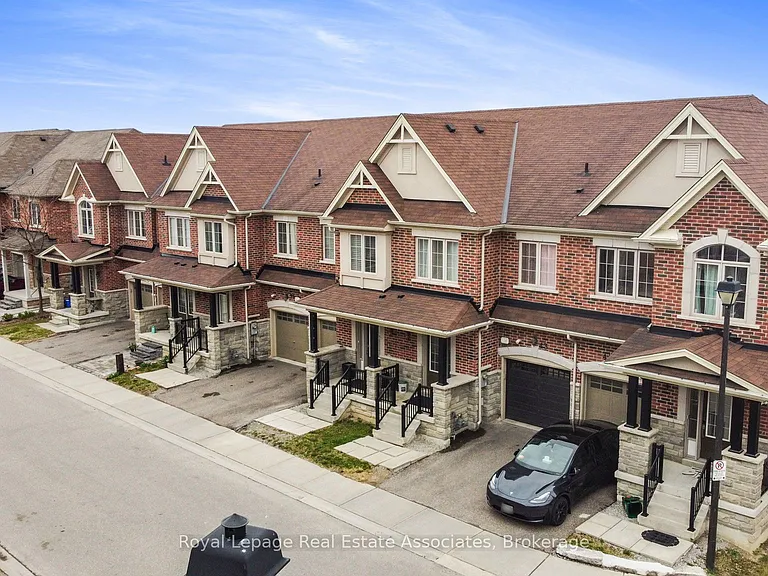 41 Mazarine Ln — Photo 2