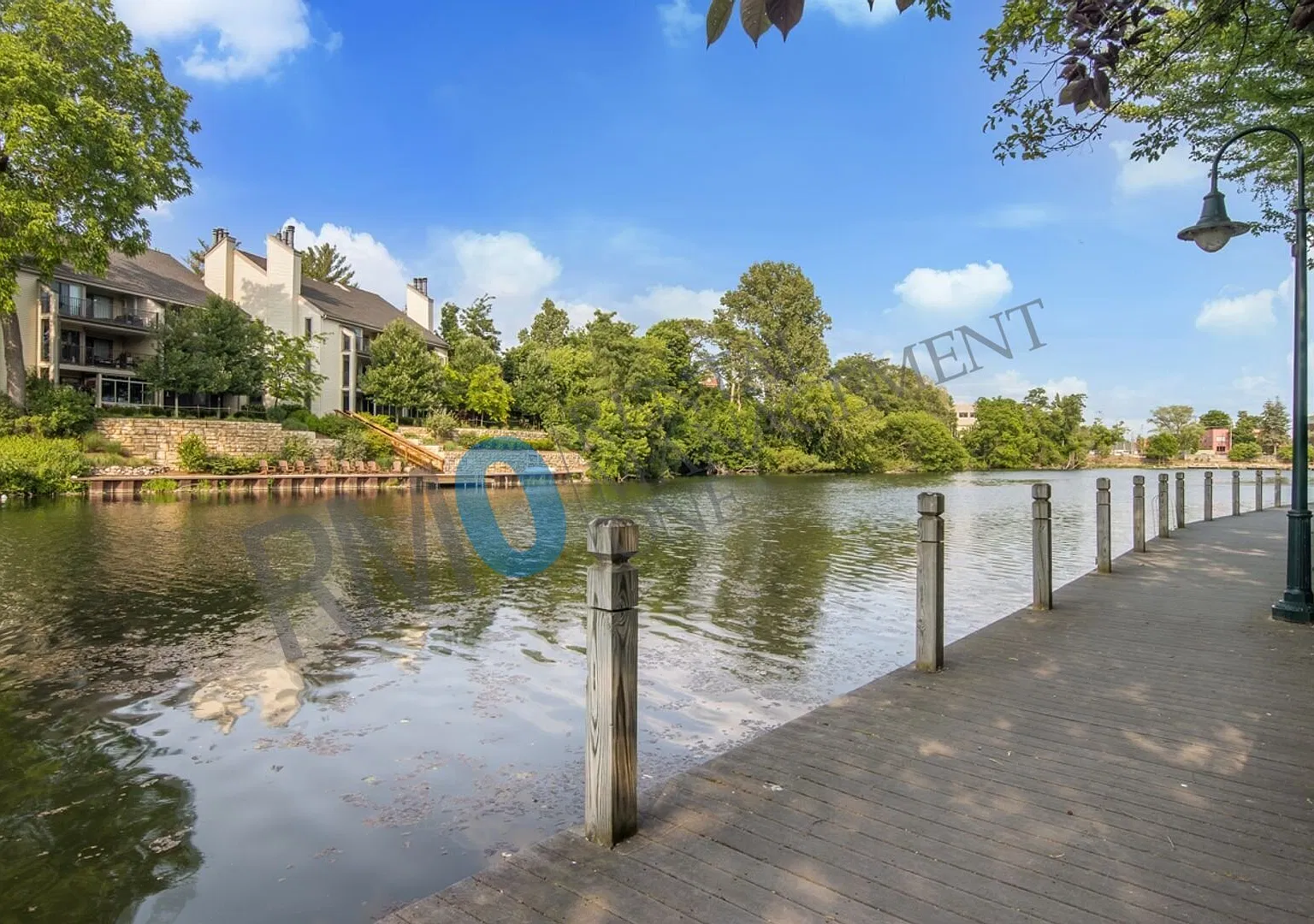 Furnished Pet-Friendly 30-Day Extended Stay Riverfront Condo — Photo 2