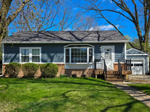 416 Hilltop Rd, Ames, IA 50014