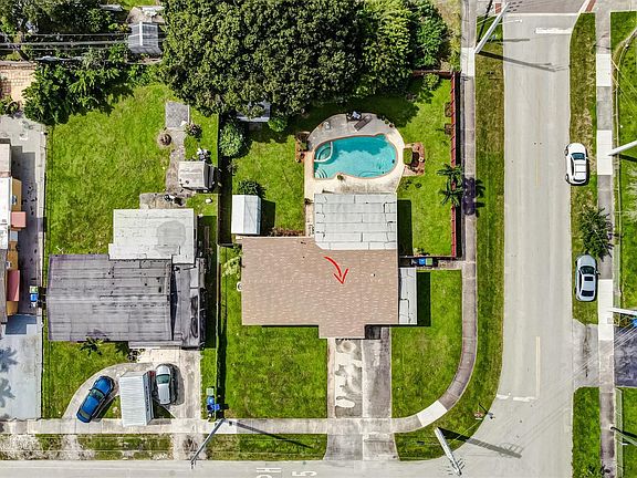 3rd image of 1001 SW 22nd Terrace