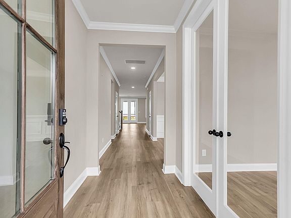 4th image of 687 Black Pine Rd