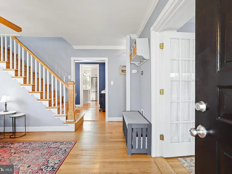 6915 Farragut Ave — Photo 2