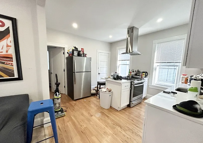 4 bed, 1.5 bath, 1245 sqft, $6,200 — Photo 2