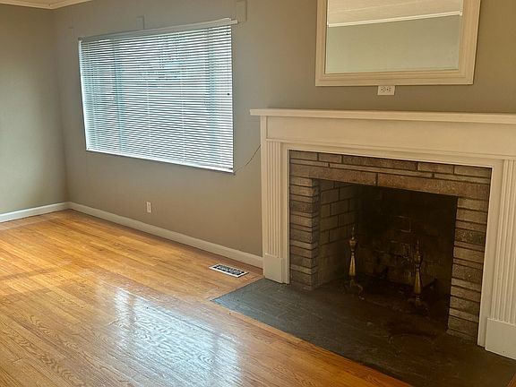 3rd image of 3813 Maupin Dr